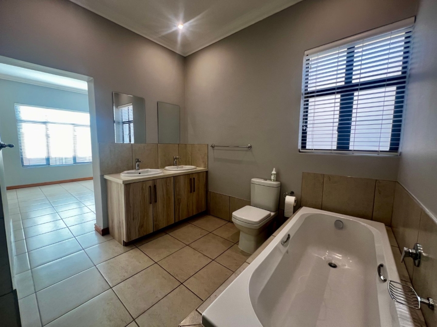 2 Bedroom Property for Sale in Xanadu North West